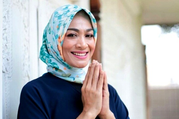 4 Tips Dewi Hughes Sukses Turunkan Berat Badan 90 Kg Tanpa Kelaparan