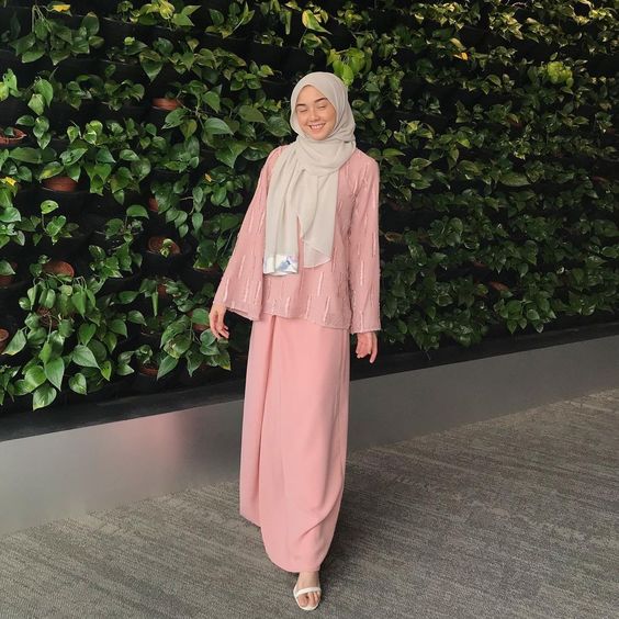 7 Warna Hijab Yang Cocok Dipadukan Dengan Baju Dusty Pink Womantalk
