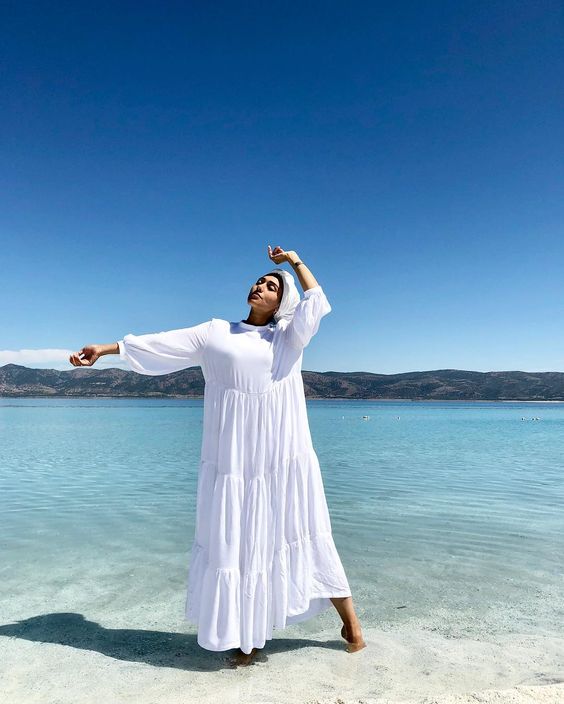 8 Ootd Hijab Ke Pantai Yang Anti Ribet Dan Tidak Bikin Gerah Womantalk