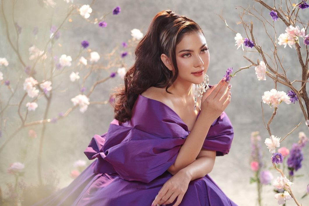 Potret 3 Aktris Muda Jessica Mila Pamela Bowie Dan Michelle Joan Memesona Dengan Gaun Ungu Womantalk