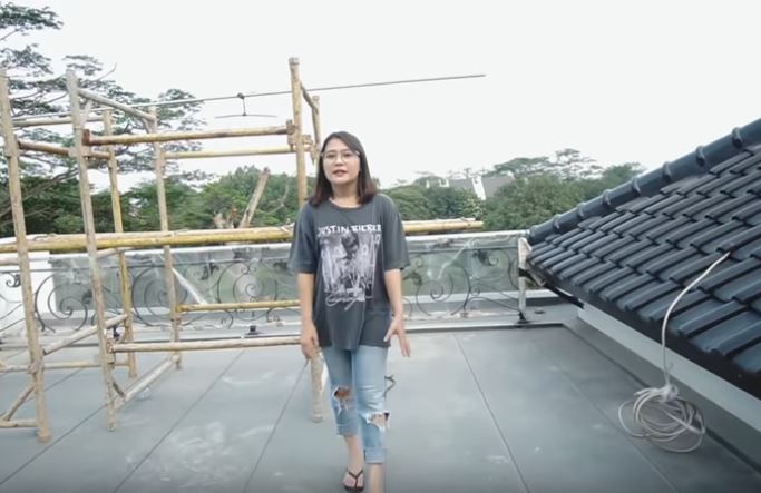 Pintu Rumah Prilly Latuconsina / Kompak Bareng Art 10 Potret Seru