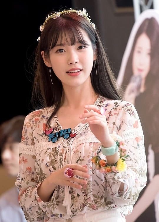 10 Macam Model Poni Ala Korea yang Bikin Pangling Tanpa Potong Rambut