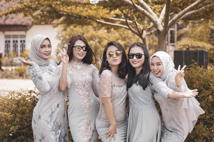 Gaya Kondangan Santai Dengan Gaun Sampai Celana Panjang Untuk Pesta Di Siang Hari Womantalk