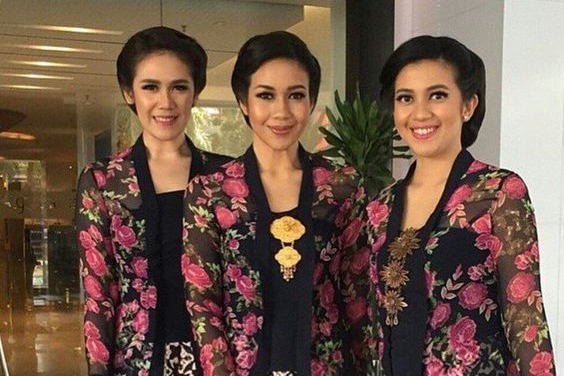 10 Inspirasi Padu Padan Kebaya Kutubaru Untuk Kondangan