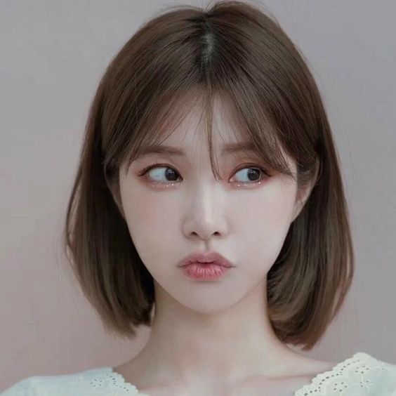7 Gaya Rambut Pendek Belah Tengah Ala Korea Ampuh Tutupi Jidat Lebar Womantalk