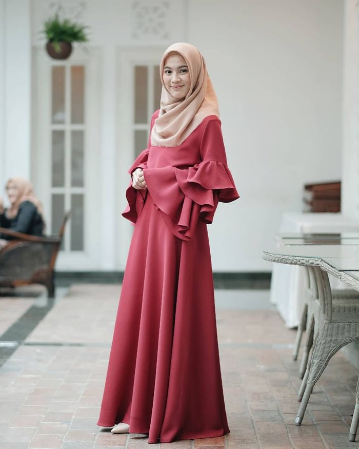 7 Warna Hijab Yang Cocok Dengan Gamis Merah Maroon Womantalk