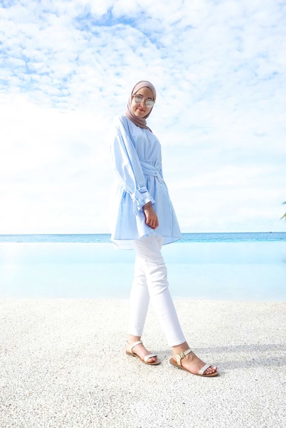 OOTD hijab ke pantai bisa pakai legging dan tunik